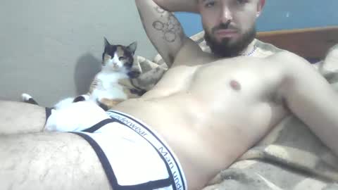 dani3l9905 online show from October 18, 2025, 5:10 am