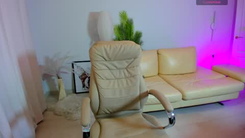 dani_kittys online show from May 23, 2026, 8:40 am