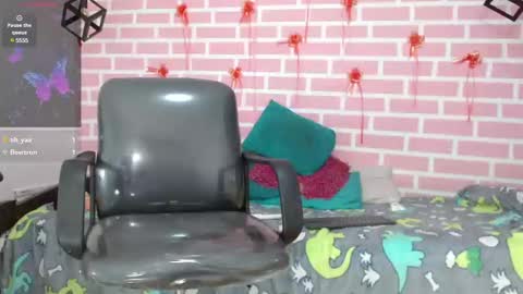 Snapshot of dani_lue chatting on February 21, 2025, 5:20 pm dani_lue online show from February 21, 2025, 5:20 pm