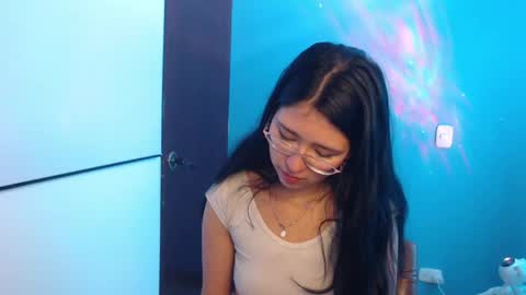 Snapshot of dani_tf chatting on April 7, 2026, 7:36 pm dani_tf online show from April 7, 2026, 7:36 pm