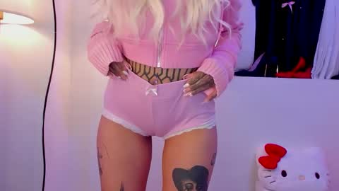 Dani online show from November 4, 2025, 10:20 pm