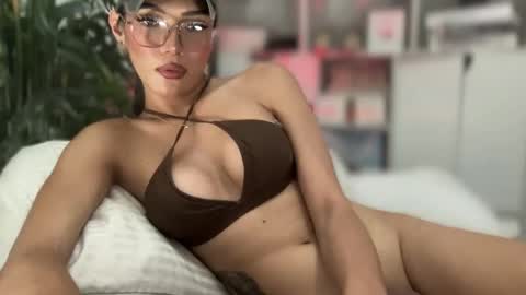 danica_walton online show from January 8, 2025, 6:20 pm