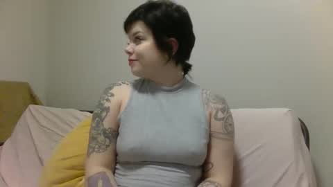 danidesiire online show from November 3, 2025, 4:14 am