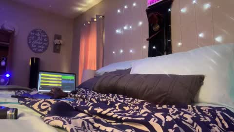 Snapshot of danidragon69 chatting on December 31, 2024, 3:31 pm Dani Dragon online show from December 31, 2024, 3:31 pm