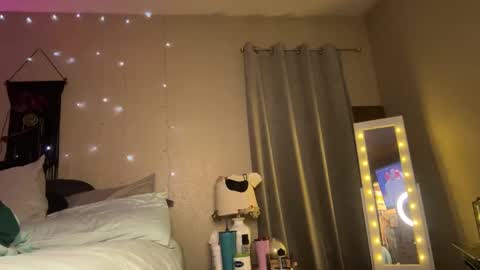 Snapshot of danidragon69 chatting on January 22, 2025, 10:50 am Dani Dragon online show from January 22, 2025, 10:50 am