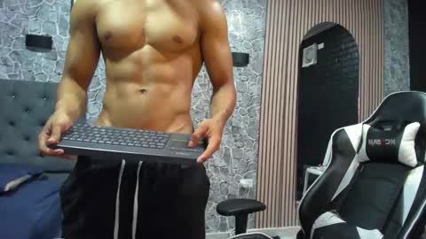 daniel_leconte online show from November 10, 2025, 4:44 am