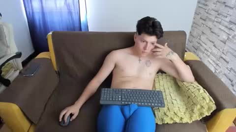 daniel_leon_c online show from April 24, 2026, 6:43 pm