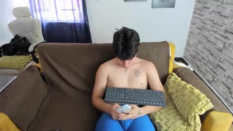 daniel_leon_c online show from April 29, 2026, 6:47 pm