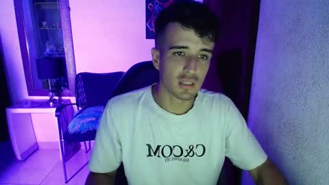 daniel_velez26 online show from November 25, 2025, 12:32 am