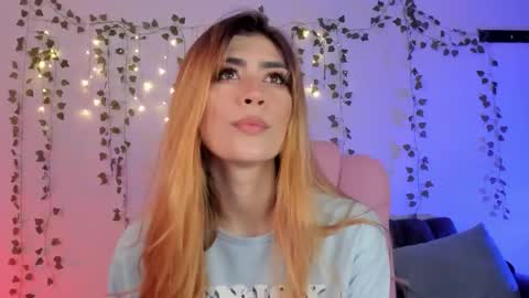 Snapshot of daniela_saenz1 chatting on December 18, 2025, 3:45 am Dani Saenz online show from December 18, 2025, 3:45 am