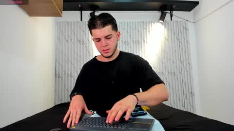 Snapshot of danielclarton chatting on January 2, 2025, 7:51 pm DANIEL online show from January 2, 2025, 7:51 pm