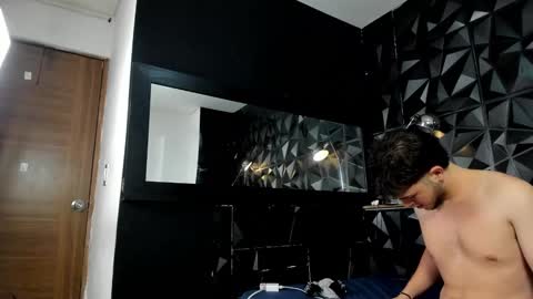 Snapshot of danielclarton chatting on January 5, 2025, 3:32 am DANIEL online show from January 5, 2025, 3:32 am