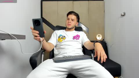 Snapshot of danielclarton chatting on February 2, 2025, 6:37 am DANIEL online show from February 2, 2025, 6:37 am