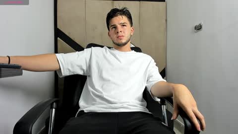 Snapshot of danielclarton chatting on February 4, 2025, 6:04 am DANIEL online show from February 4, 2025, 6:04 am