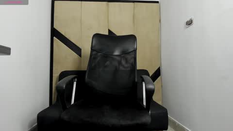 Snapshot of danielclarton chatting on February 5, 2025, 11:02 am DANIEL online show from February 5, 2025, 11:02 am