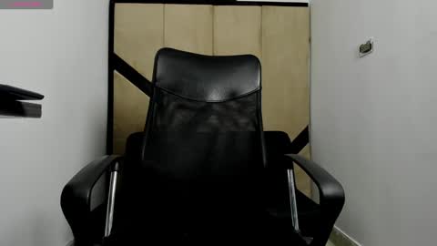 Snapshot of danielclarton chatting on February 6, 2025, 2:44 am DANIEL online show from February 6, 2025, 2:44 am