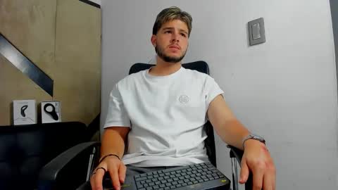 Snapshot of danielclarton chatting on September 9, 2025, 2:22 am DANIEL online show from September 9, 2025, 2:22 am