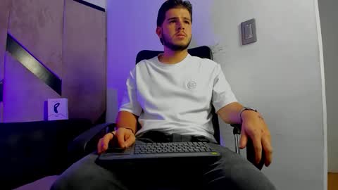 Snapshot of danielclarton chatting on September 13, 2025, 2:22 am DANIEL online show from September 13, 2025, 2:22 am