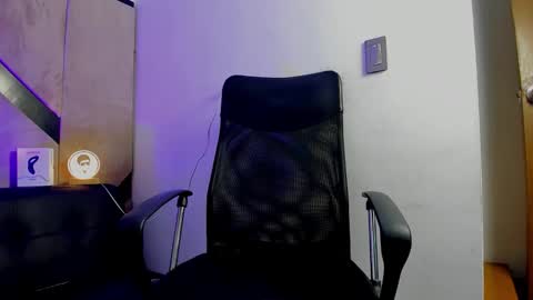 Snapshot of danielclarton chatting on September 20, 2025, 7:09 am DANIEL online show from September 20, 2025, 7:09 am