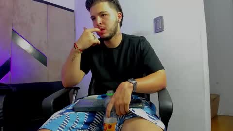 Snapshot of danielclarton chatting on October 6, 2025, 11:24 pm DANIEL online show from October 6, 2025, 11:24 pm