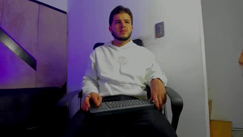 Snapshot of danielclarton chatting on October 21, 2025, 5:41 am DANIEL online show from October 21, 2025, 5:41 am