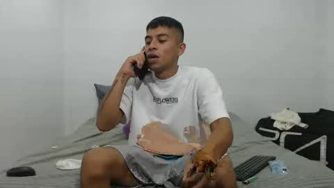 Snapshot of danielitopapii chatting on February 11, 2025, 12:06 am danielitopapii online show from February 11, 2025, 12:06 am