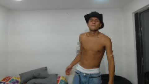 Snapshot of danielitopapii chatting on February 13, 2025, 12:13 am danielitopapii online show from February 13, 2025, 12:13 am