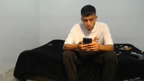 Snapshot of danielitopapii chatting on February 21, 2025, 1:33 pm danielitopapii online show from February 21, 2025, 1:33 pm