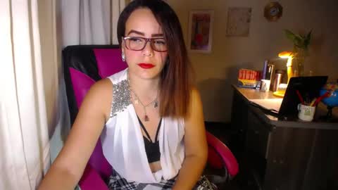 Snapshot of danielle_rose_ chatting on April 14, 2026, 1:50 pm Angie online show from April 14, 2026, 1:50 pm