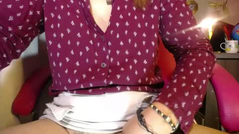 Snapshot of danielle_rose_ chatting on April 15, 2026, 3:19 pm Angie online show from April 15, 2026, 3:19 pm