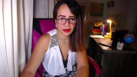 Snapshot of danielle_rose_ chatting on May 1, 2026, 6:12 pm Angie online show from May 1, 2026, 6:12 pm