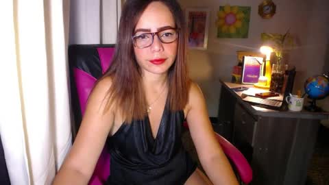 Snapshot of danielle_rose_ chatting on May 3, 2026, 2:45 pm Angie online show from May 3, 2026, 2:45 pm