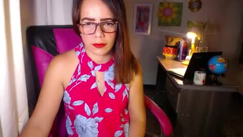 Snapshot of danielle_rose_ chatting on May 5, 2026, 2:25 pm Angie online show from May 5, 2026, 2:25 pm
