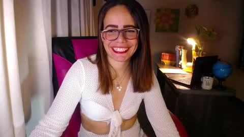 Snapshot of danielle_rose_ chatting on May 25, 2026, 2:12 pm Angie online show from May 25, 2026, 2:12 pm