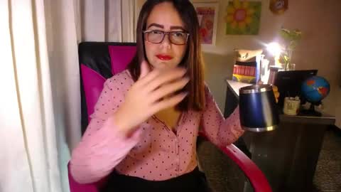 Snapshot of danielle_rose_ chatting on May 28, 2026, 5:10 pm Angie online show from May 28, 2026, 5:10 pm
