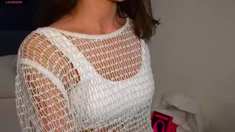 Snapshot of danielle_thomas chatting on February 6, 2026, 7:28 pm Danielle online show from February 6, 2026, 7:28 pm