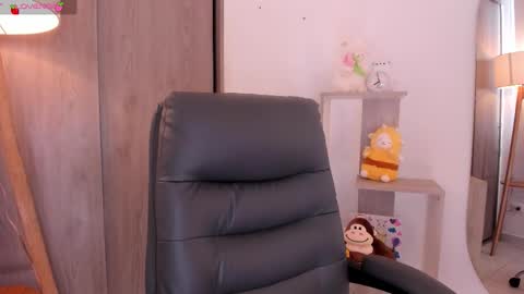 Snapshot of daniellerose_ chatting on October 31, 2025, 9:05 pm Danielle Rose online show from October 31, 2025, 9:05 pm