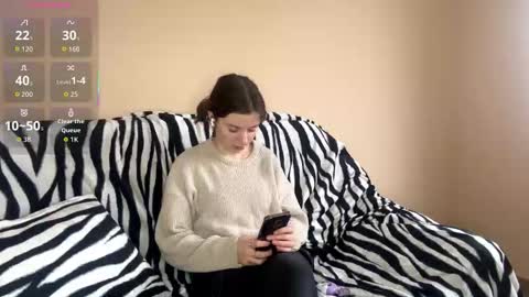 Snapshot of daniellevaulet chatting on November 30, 2025, 7:23 am Mia online show from November 30, 2025, 7:23 am