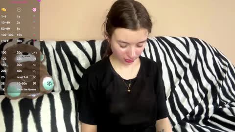 Snapshot of daniellevaulet chatting on December 5, 2025, 7:17 am Mia online show from December 5, 2025, 7:17 am