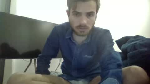 danievio21 online show from May 21, 2026, 2:40 am