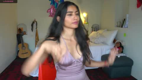 danalle .. online show from November 9, 2025, 7:34 pm