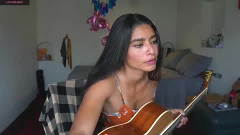 Snapshot of daniisla chatting on January 9, 2026, 5:48 pm danalle .. online show from January 9, 2026, 5:48 pm