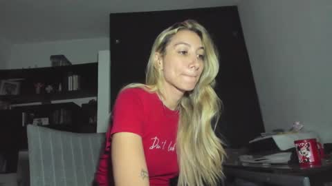 Snapshot of danikrosse chatting on December 7, 2024, 4:31 am Danik online show from December 7, 2024, 4:31 am