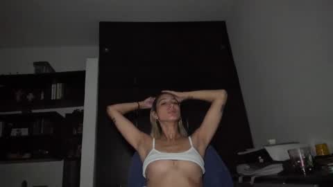 Snapshot of danikrosse chatting on December 29, 2024, 3:44 am Danik online show from December 29, 2024, 3:44 am