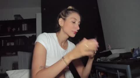 Snapshot of danikrosse chatting on January 3, 2025, 4:11 am Danik online show from January 3, 2025, 4:11 am