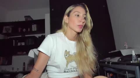 Snapshot of danikrosse chatting on January 11, 2025, 4:59 am Danik online show from January 11, 2025, 4:59 am
