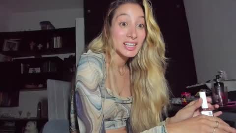Snapshot of danikrosse chatting on January 25, 2025, 7:06 am Danik online show from January 25, 2025, 7:06 am