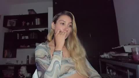 Snapshot of danikrosse chatting on January 27, 2025, 7:03 am Danik online show from January 27, 2025, 7:03 am