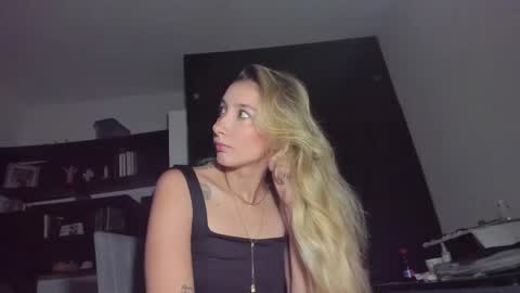 Snapshot of danikrosse chatting on February 13, 2025, 4:00 am Danik online show from February 13, 2025, 4:00 am