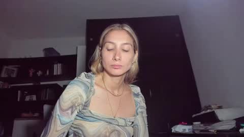 Snapshot of danikrosse chatting on March 1, 2025, 3:53 am Danik online show from March 1, 2025, 3:53 am